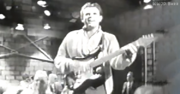 In 1964, Del Shannon Took the Stage to Perform One of His Most Iconic ...